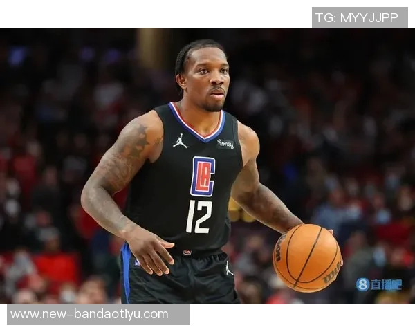 鹈鹕教练席惊现旧将引发热议球迷纷纷猜测背后故事 鹈鹕教练席惊现旧将引发热议球迷纷纷猜测背后故事